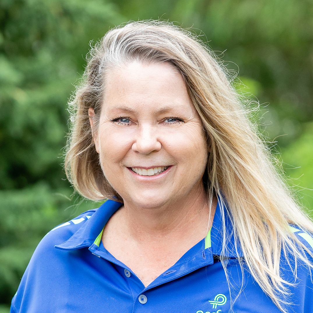 headshot of Lisa Fazio outside